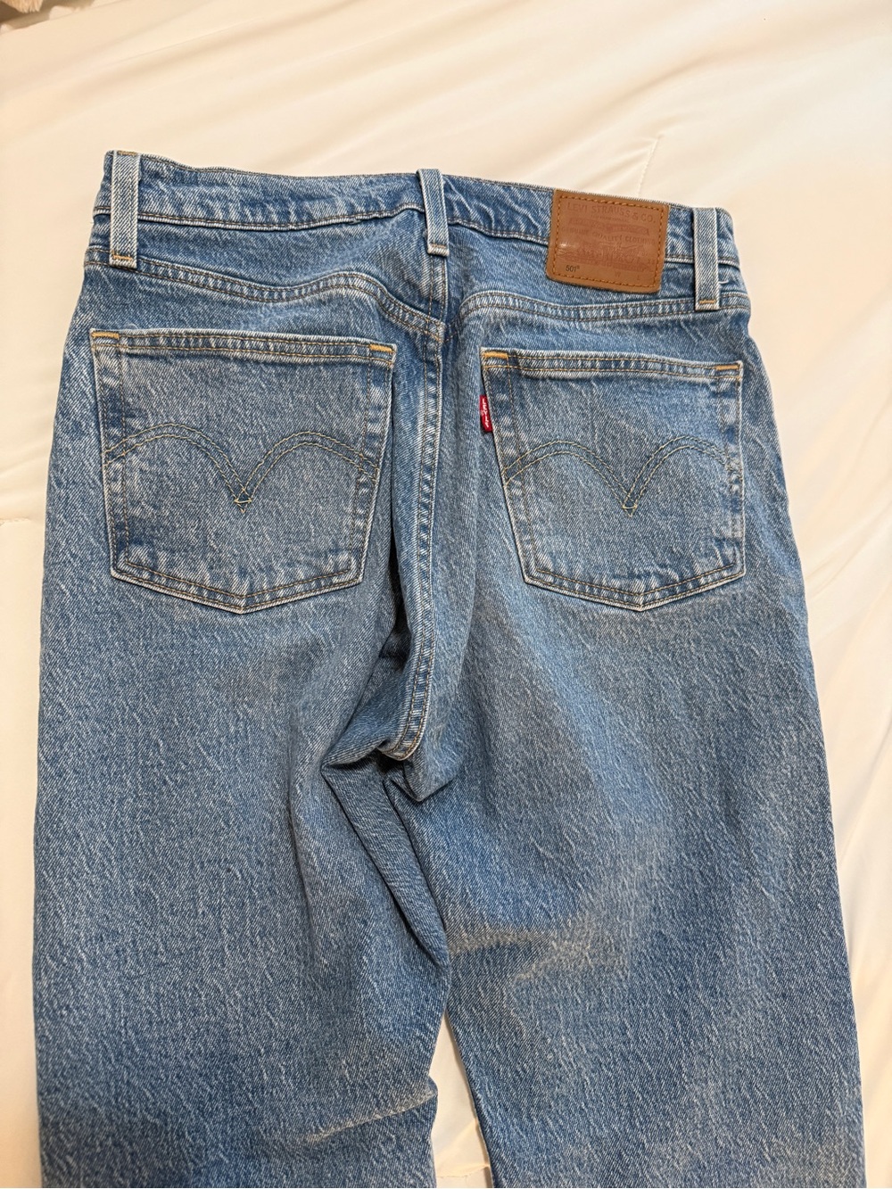 Vintage Levi’s 501 straight leg denim. Women’s 27